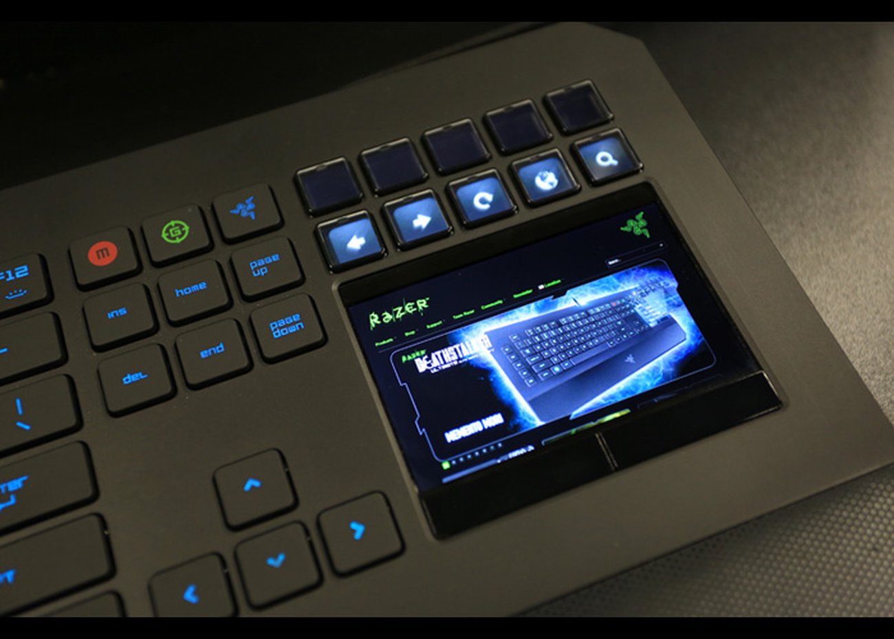 Клавиатура с монитором. Razer Deathstalker с экраном. Клавиатура Razer с дисплеем. Razer клавиатура с монитором. Deathstalker Ultimate.